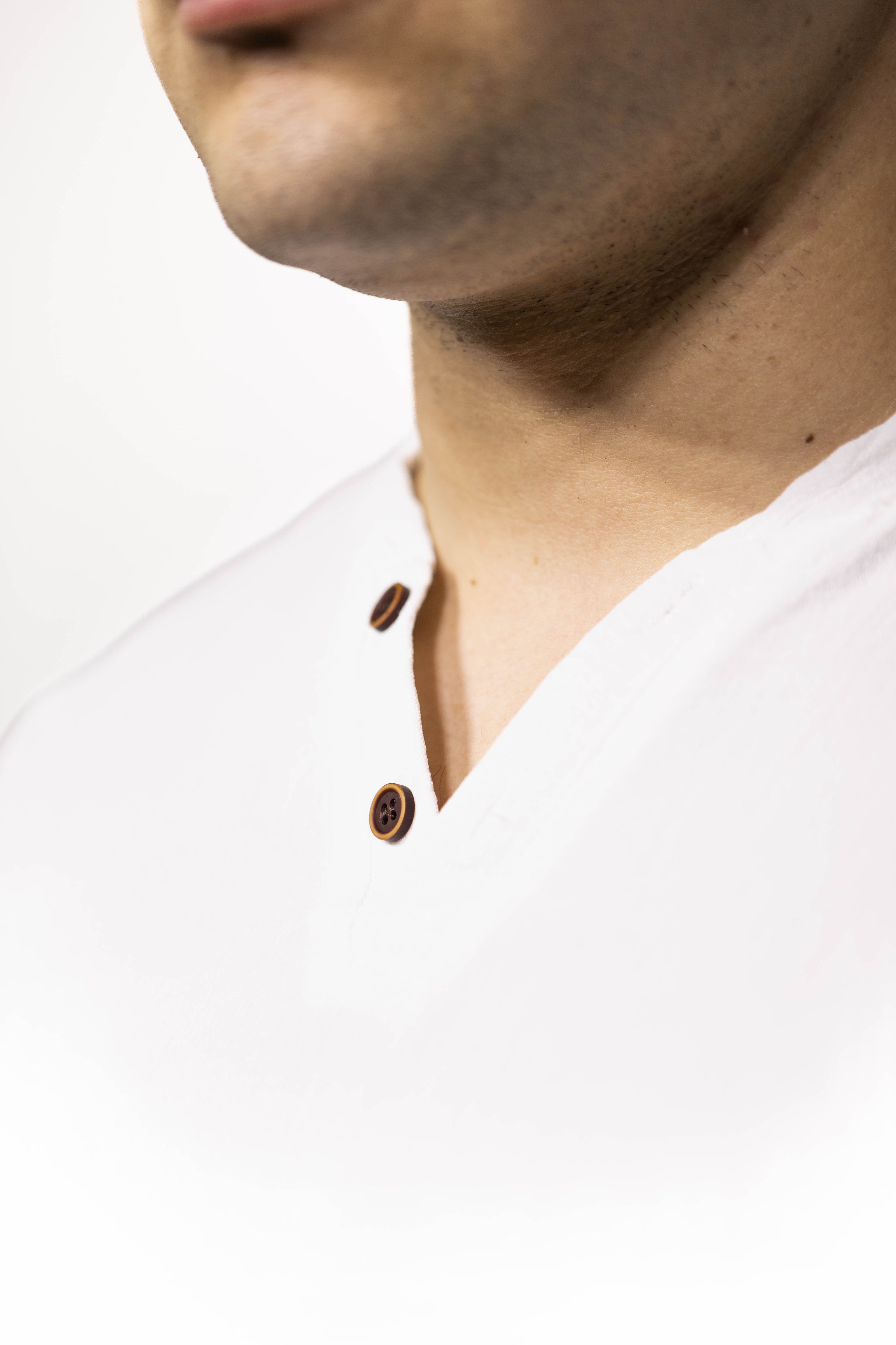 Camiseta Cuello en V con Botones Manga Corta