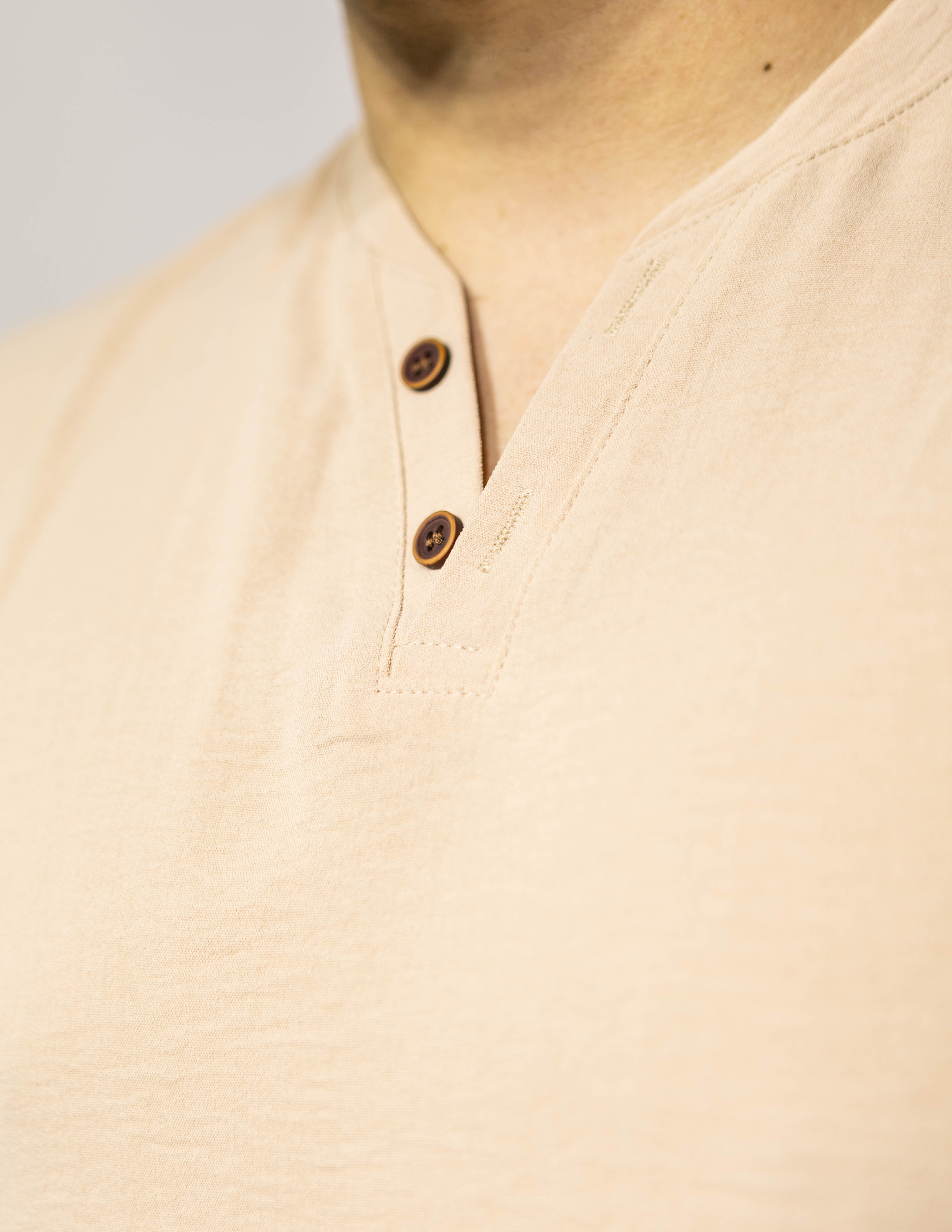 Camiseta Cuello en V con Botones Manga Corta